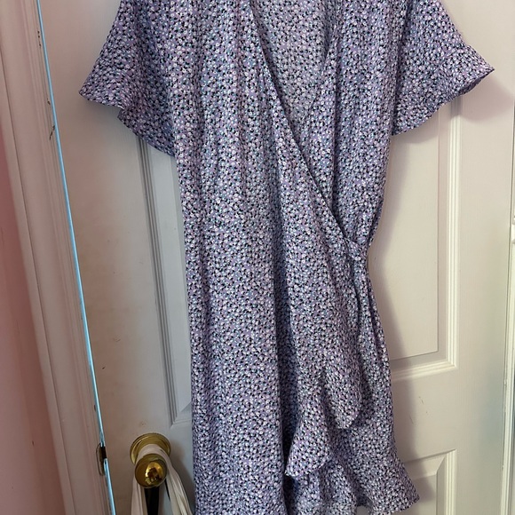 ONLY 💜🌸 Purple Floral Wrap Dress Flutter Sleeve - Picture 3 of 3